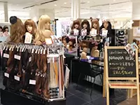 (株)ハイネットでは、ウィッグ専門店NAVANA WIGも展開中。