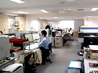 社内には出版予定の原稿や、パンフレットなど、印刷物がたくさん！