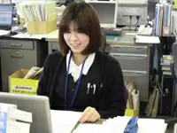 女性社員も大勢活躍しています。分からないことがあれば何でも聞いてください！