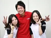 20代の男性、女性が多く、和気あいあい。勤務後やプライベートも仲良しです！