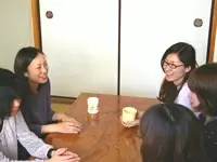 休憩時間のひと時。京都ならではの和室があります。