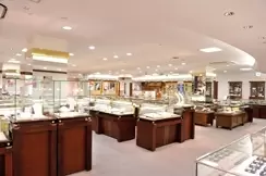 コンセプトの違う店舗が複数ある為、多種多様な商品知識が身につきます。
