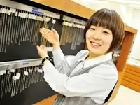 会員制システムの当店。お客様の好みを把握し、ピンポイントで商品をお勧めするのも大事な仕事。
