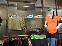 人気のランニングコーナー。女性のお客様が多いです