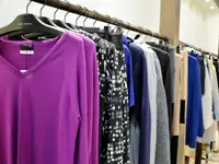 シンプルだからこそ色と素材にこだわったアイテムを展開。コーディネートが楽しめます