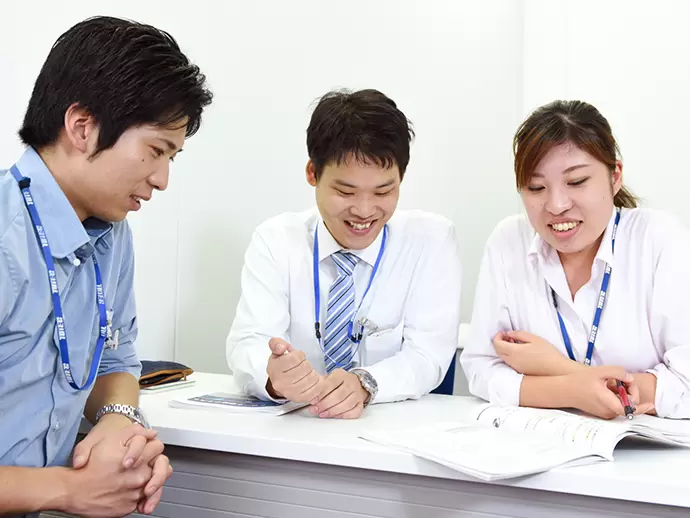 20代の若手社員がたくさんいるので、同年代の仲間と一緒に働けますよ！