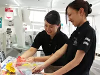 スタッフ同士でアイデアを出し合って、地元のお客様に愛されるショップを作っています。