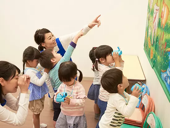 先輩がそばにいるので、幼児教室未経験の方も安心です◎