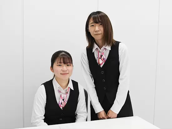 女性が活躍する、明るく皆仲の良いオフィスです。チームワーク重視で、協力して取り組んでいます！