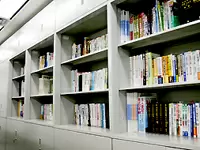 ずらっと並ぶ専門書。不明点が出てきたり、調べたいことが出来たときも、すぐに学べる環境です。