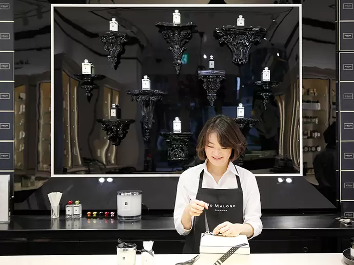 ラグジュアリー感溢れる店舗。ジョー マローン ロンドンは多くの人々を魅了しています。