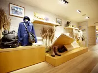 “ディスプレイは見えない販売員”。各店舗スタッフが工夫を凝らしてお客様を楽しませています。