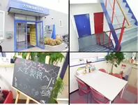 扉や柱に赤・黄・青という『ビビッドカラー』を用いた工場らしくない社屋です。