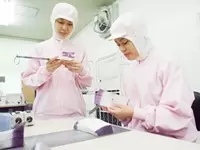 「袋づくり」はコミュニケーションが大事。良い品質の袋を効率よく作るため、意見交換が欠かせません。