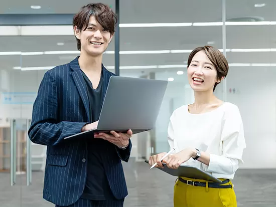 社員同士の距離が近い職場なのでわからないことがあれば何でも相談してください！