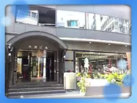 銀座の一角にある当社ビル入り口です。