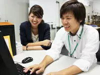 風通しの良い環境で後輩の質問にも優しく答えます♪