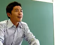 代表の奥住。「個性を大切にしながら、一緒に大きな飛翔を遂げましょう」