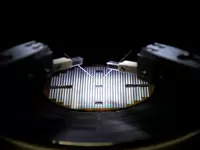 液晶テレビやパソコン・携帯電話など、生活に欠かせない高性能機器の製造に貢献しています。