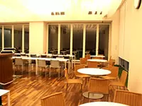 本社内の食堂。ランチが格安なほか、談話や休憩などでも利用されている