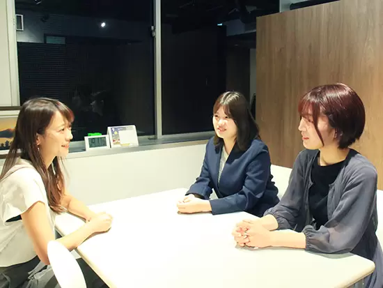 同年代の先輩社員が活躍中。気軽に相談できる社風です。