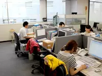 社内はうるさいことはなく、かといって静かすぎることもありません。仕事に集中しやすい職場です。