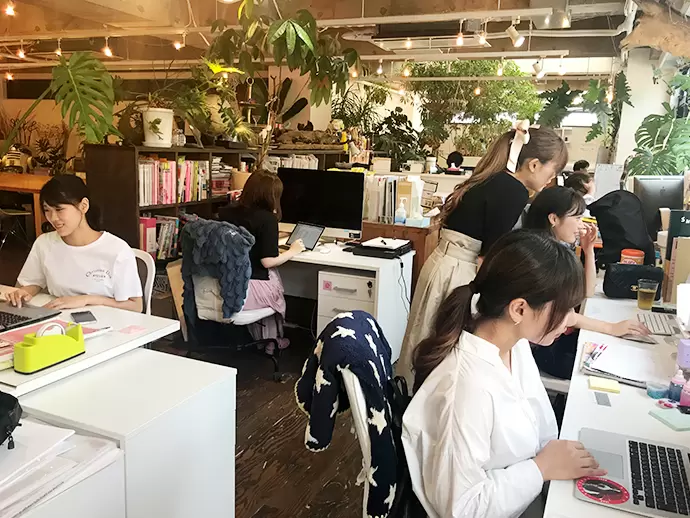 女性も活躍できる環境があります。好奇心と意欲を活かして、やりがいある仕事にチャレンジできます。