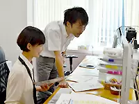フラットな社内はオープンな雰囲気が魅力。わからないことがあればすぐに聞ける距離なので安心です。