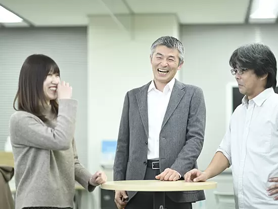 女性比率は35％。年齢層も幅広くフラットなコミュニケーションが取れる社風です♪