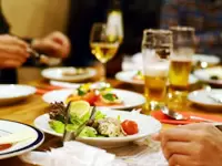 週1・2回は、社員全員で仕事終わりにご飯を食べに行きます☆