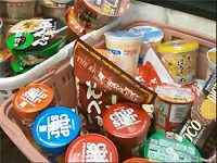 お菓子やスープやご飯、買うのではなく無料です。