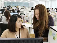 女性社員が多数活躍している当社。お互いにコミュニケーションをとりながら仕事を進めています。