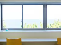 女性社員の要望から誕生した海の見えるパウダールーム♪