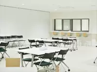 2013年に完成した本社は広々としてとってもキレイです。