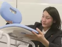 こちらは現場で使用する入浴用の椅子。品質管理の為、現場展開前にチェックを行っています。