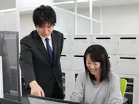 先輩・後輩問わず、社員同士の距離が近いのが特徴。分からないことがあったら何でも聞いてくださいね。
