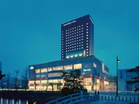 ▲和歌山市の中心部にあるホテルです。 和歌山城を望むロケーションは抜群です。
