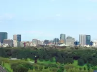 オフィスは霞が関ビルの19階。眼下は皇居となっています。都内を一望できる絶景です♪