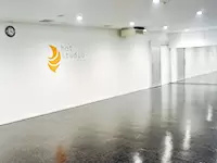 清潔感あるヨガスタジオ。潤い効果がある銀イオンスチームと遠赤外線床暖房で、ホンワカ温か♪