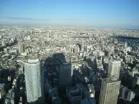 本社はサンシャイン60の57F。各事業をサポートするのが、本社の重要な役割です。