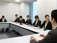 店長会議には役員が同席。会社への要望を伝えられる良い機会です。