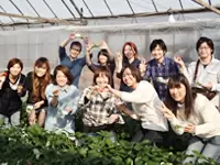 社員同士の距離が近いのも、当社ならでは。先日はみんなでイチゴ狩りに行きました♪