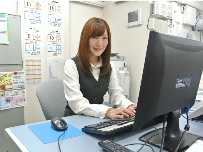 お仕事はお客様の受付対応と事務作業がメイン。PCスキルも身に付きます♪