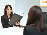 休日数、お給料、オフィス立地など充実の環境で、人と企業とをつなぐお手伝いを