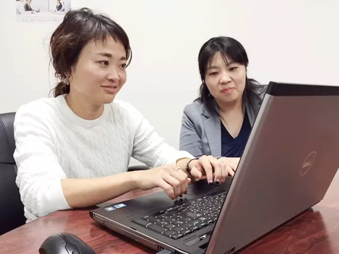 わからないことは、すぐにまわりの先輩がフォローしてくれるので安心です！