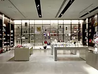 店舗ごとに店内の雰囲気は全く異なります。