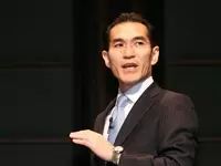 写真は当社代表朝倉。新聞やTV、雑誌などメディアで多数取り上げられています。