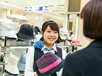 お客様に合わせ、フレンドリーな接客を心がけています。