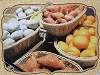 LOBROS一押しのパン。その他野菜にこだわったメニューが人気です。
