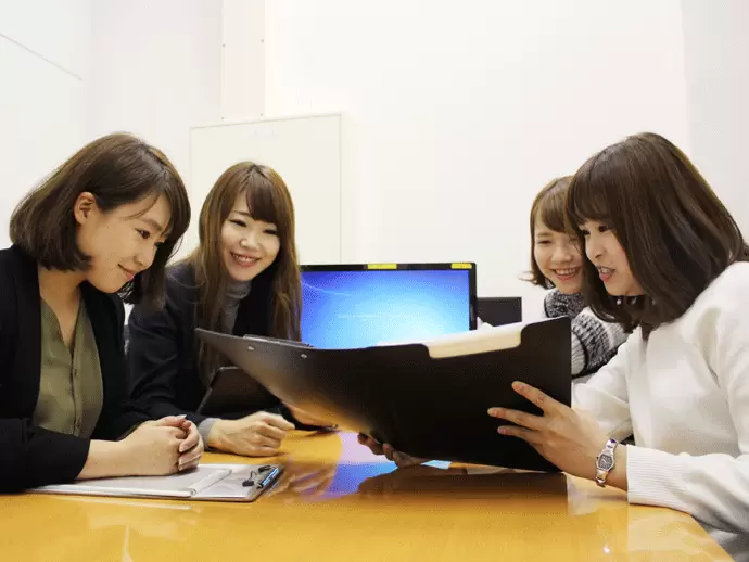 チームワークもバツグン♪年の近い先輩社員に教わりながらしっかりとスキルを身につけましょう！